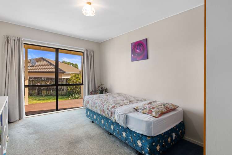 86 Olympus Way Richmond_13