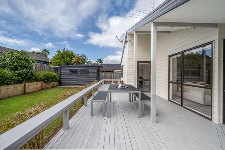 7 Pinewood Grove Botany Downs_15