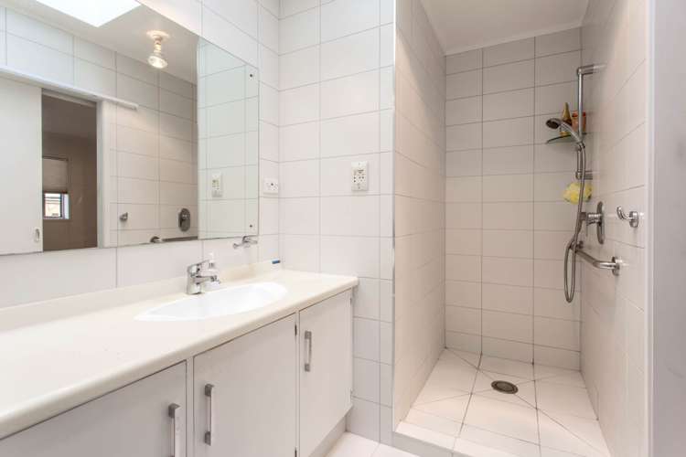 2/33 Akoranga Drive Northcote_10