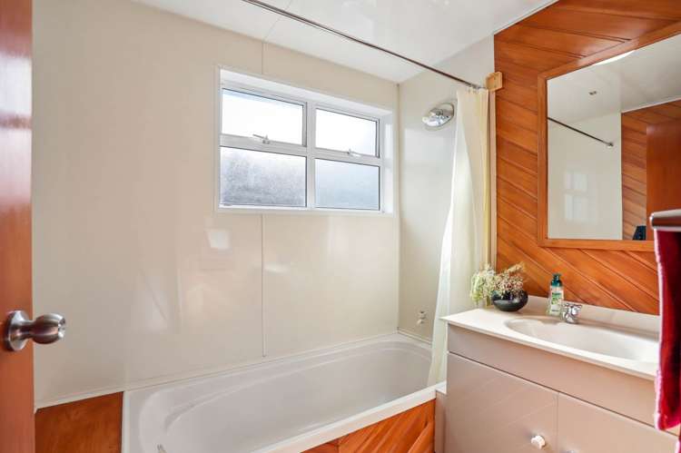 64 Titoki Street Te Atatu Peninsula_15