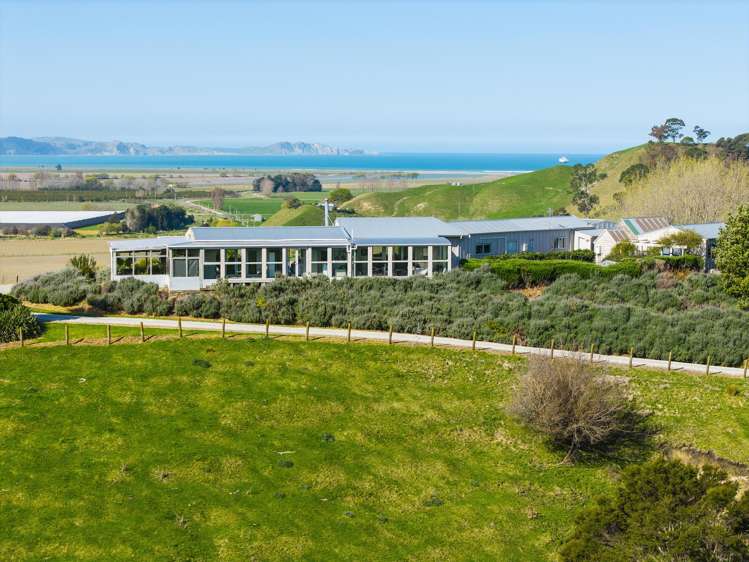327 and 327a Taurau Valley Road Muriwai_15