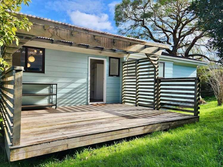 87 Solar Road Glen Eden_17