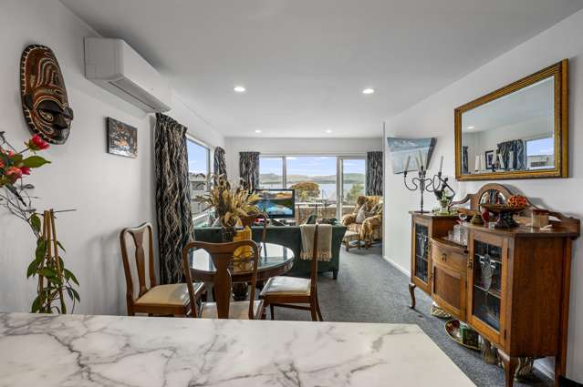 8/208A Lake Terrace Hilltop_4