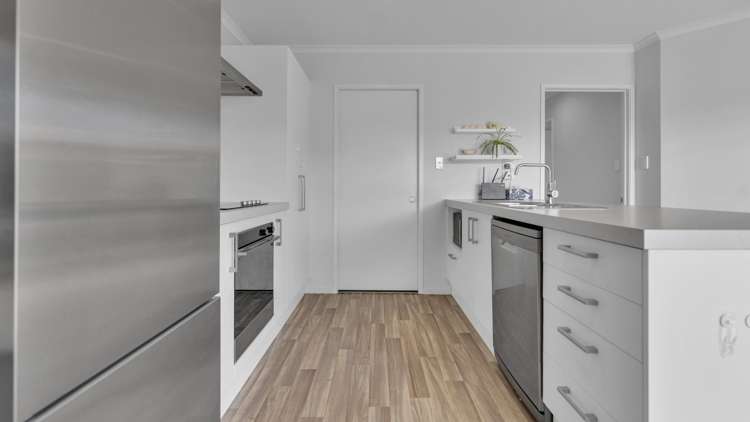 41 Farnborough Way Rolleston_4