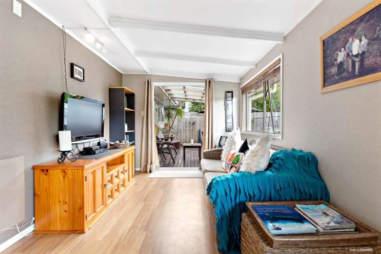 4 Onedin Place Titirangi_13