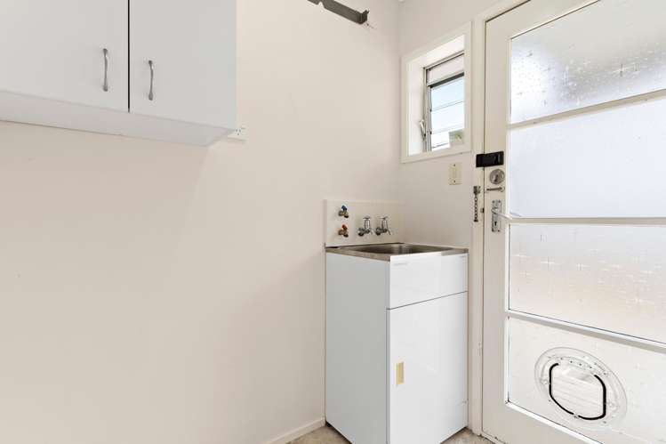 2/1 Flagstaff Place Massey_13