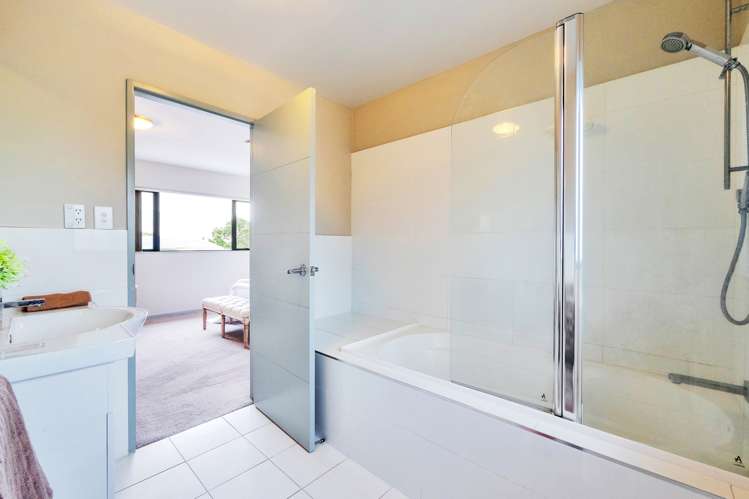 7 Roberts Road Te Atatu South_17