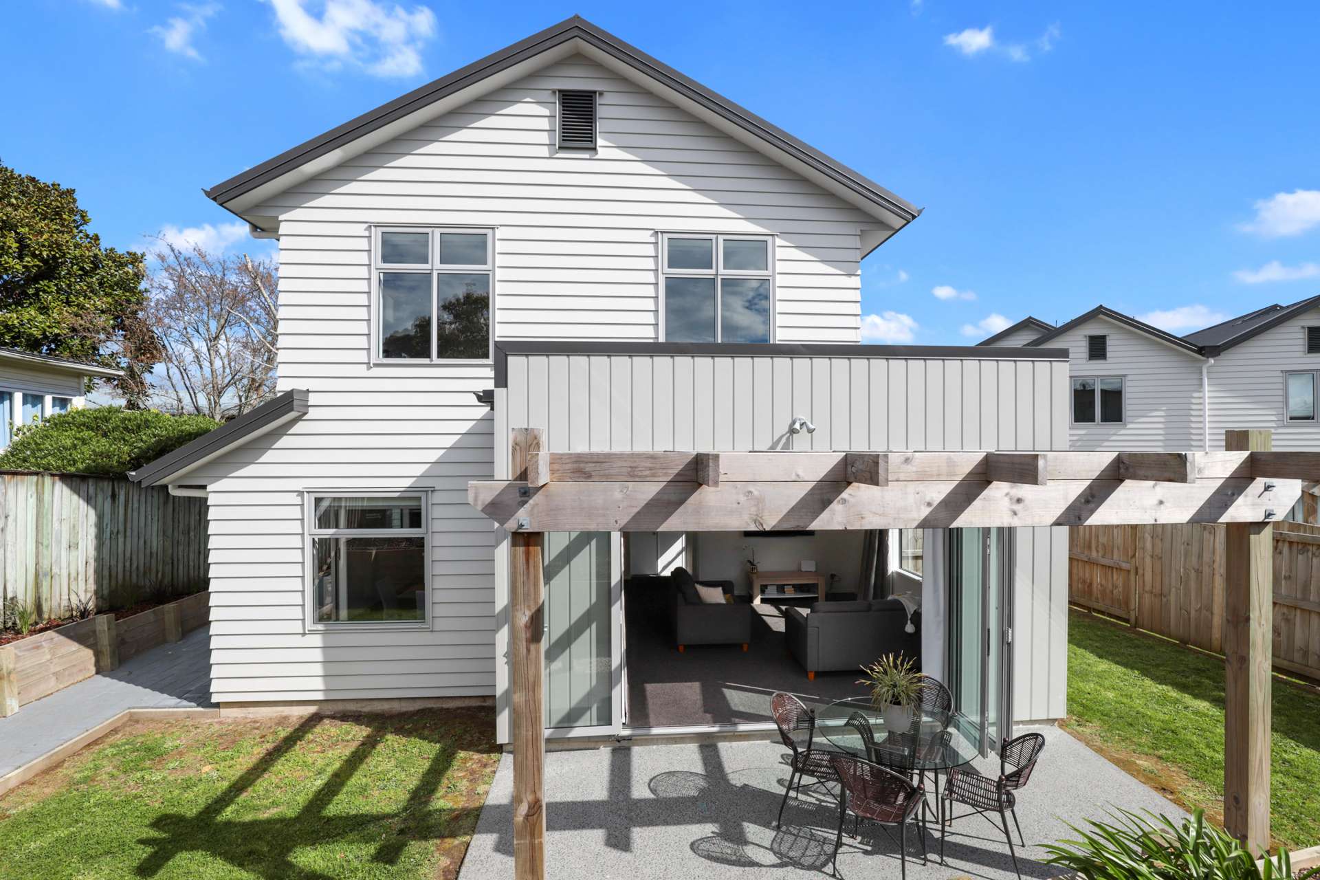 4/1 Hibiscus Avenue Hamilton Lake_0