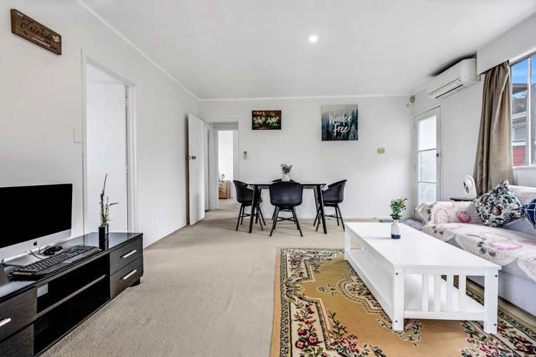 2/14 Downing Street Glenfield_17