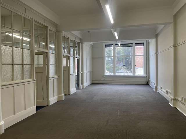 Available Office Space 110m2  - Queens Building