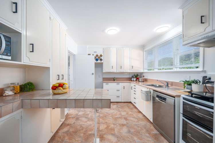 82 Larsen Crescent Tawa_6