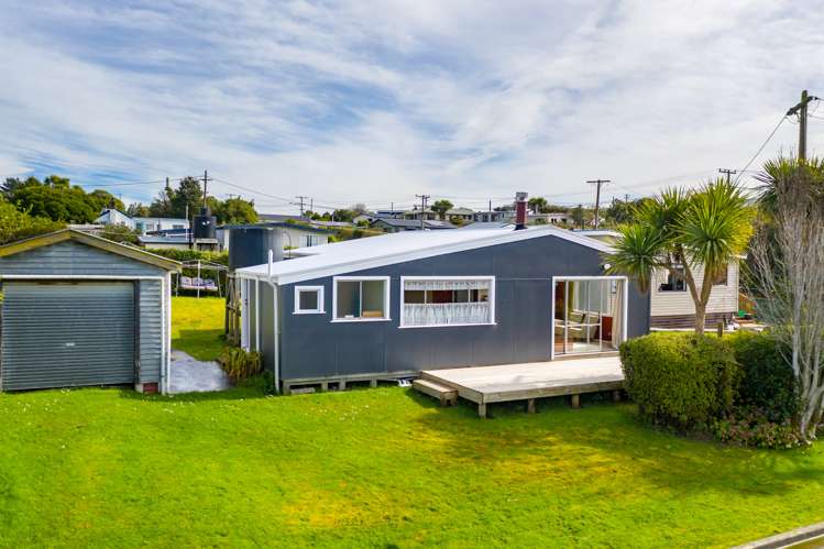 8 Miro Street Kaka Point_1