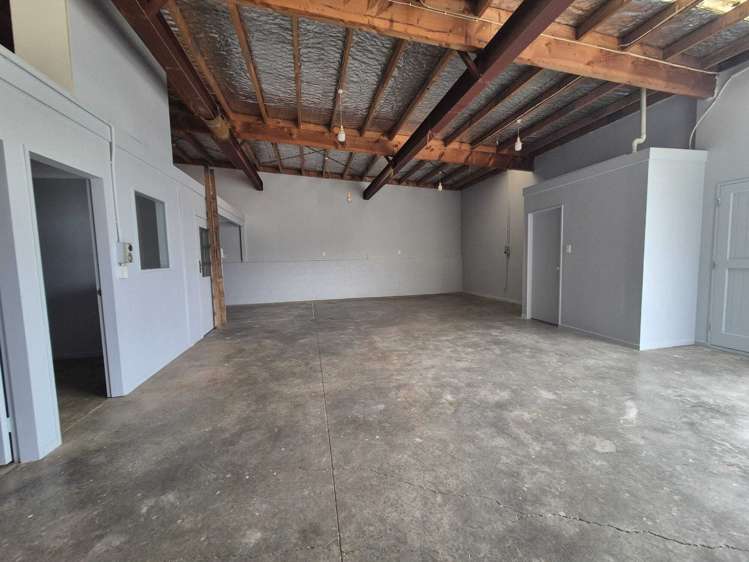 2/29 Broken Hill Road Kenepuru_4