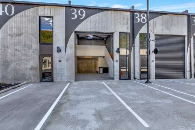 SECURE VERSATILE STORAGE/OFFICE SPACE