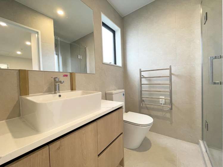 44E Sylvan Crescent 1802_9
