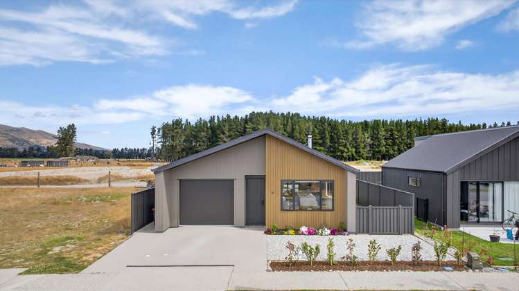 81 Burdon Loop Lake Hawea_15