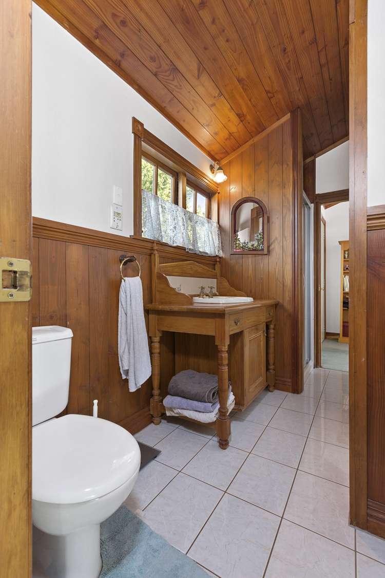 52 Golf Road New Lynn_11