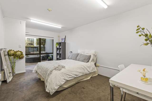 2/6 Airborne Road Rosedale_2