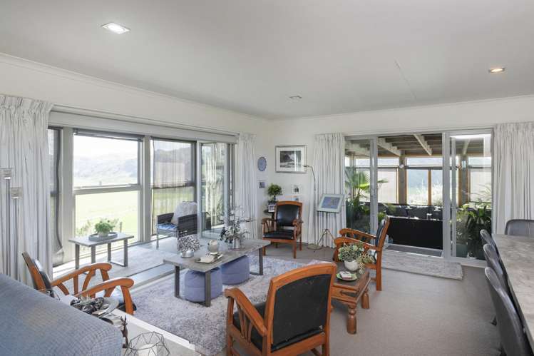327 and 327a Taurau Valley Road Muriwai_21