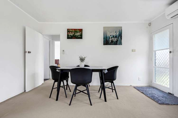 2/14 Downing Street Glenfield_19