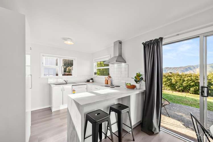 5 Reid Road Wainuiomata_1