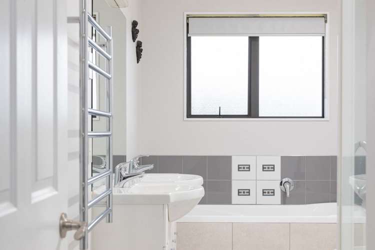 9 Mcewen Crescent Riverstone Terraces_14