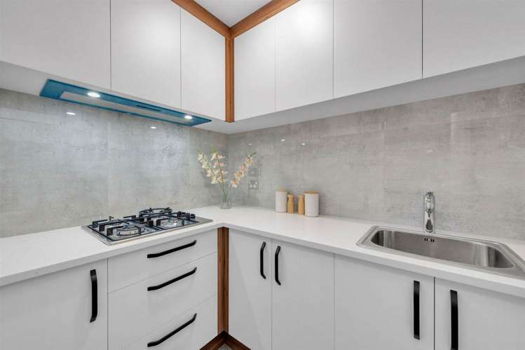 7 Teitei Rise Flat Bush_13