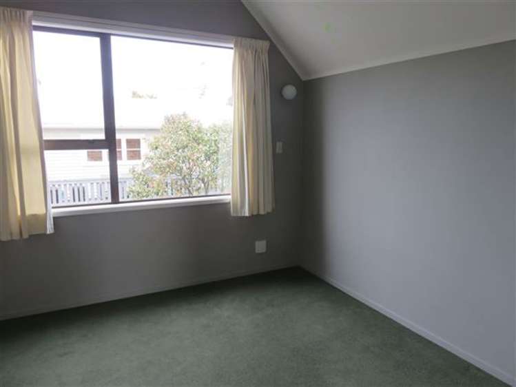 2/80 Sylvan Crescent Te Atatu South_8