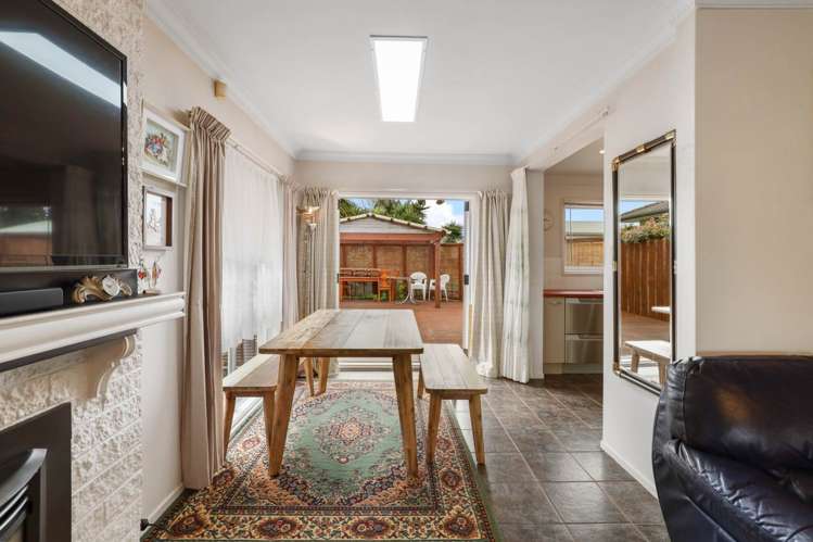 16 Booralee Avenue Botany Downs_18