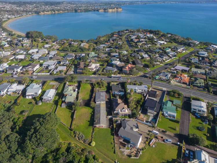 2/1017 Whangaparaoa Road Tindalls Beach_26