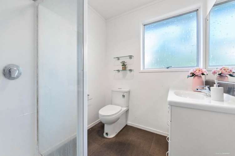 21 Helleur Road Massey_7