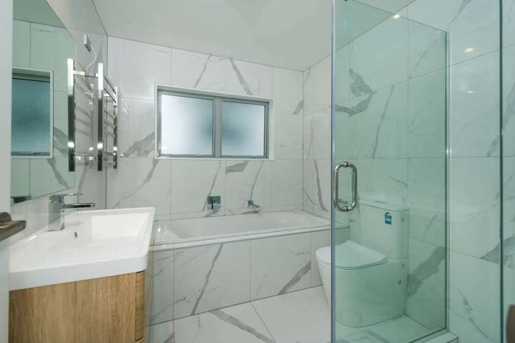 81 Lake Road Northcote_13