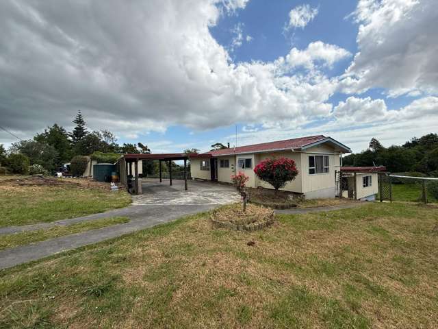 Sunny Lifestyle Home with Extra Accommodation with Space, Comfort & Rural Views