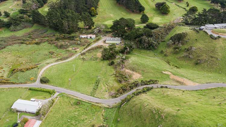 340 South Makara Road Makara_10