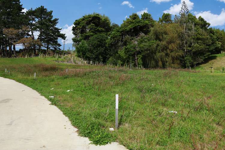 76 Armstrong Farm Drive East Tamaki Heights_16