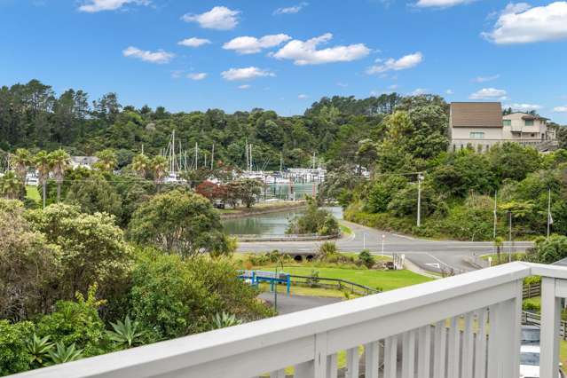 Coastal charm living