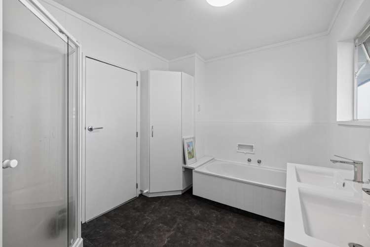 16 Sunny Bay Road Matua_15