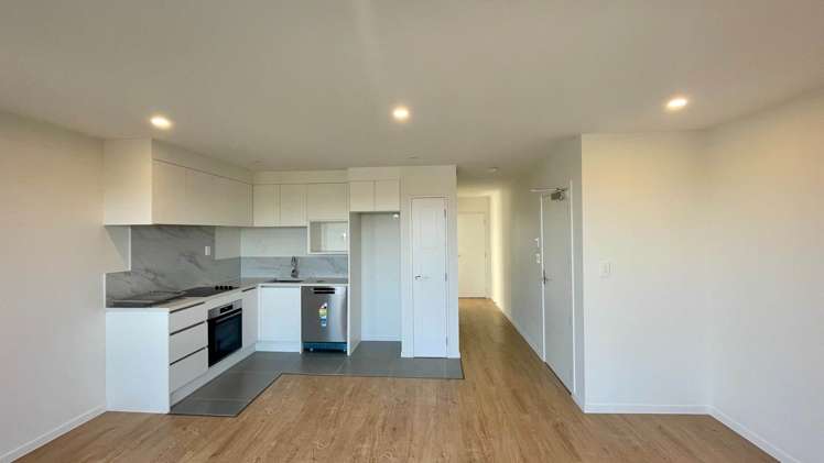 203/318 Wairau Road_0
