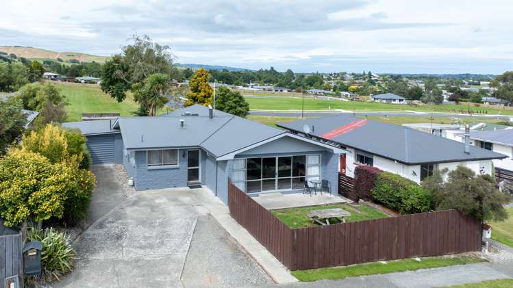 70 Walker Crescent Gore Surrounds_13