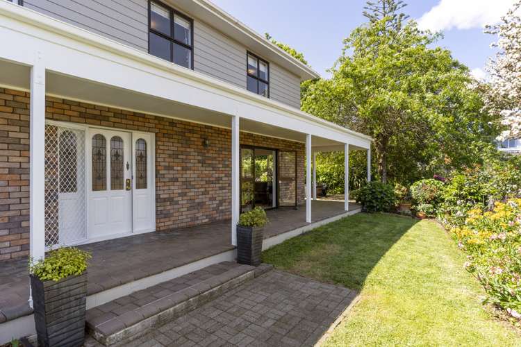 27 Lexington Drive Botany Downs_3
