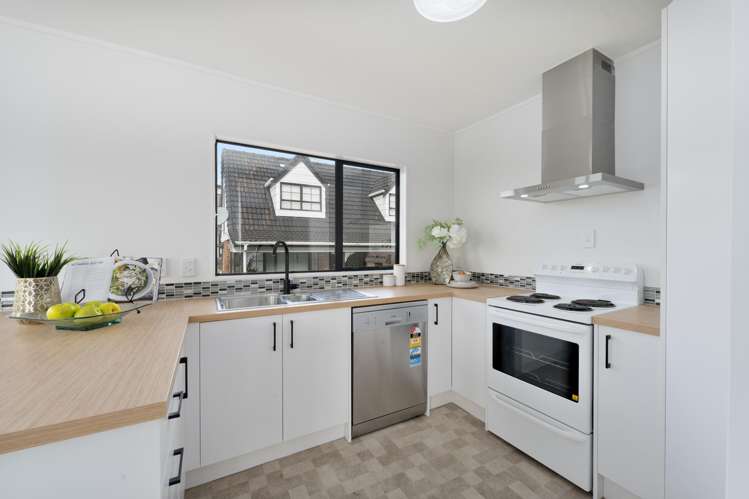 4229 Great North Road Glendene_23