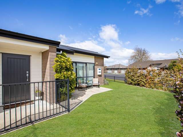 33B Saxbys Road Glenview_2