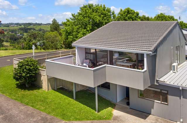 Elevated living with the sea views in Cockle Bay