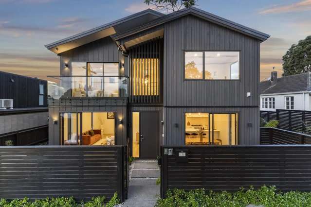 4 beds 3.5 baths in Pt Chevalier