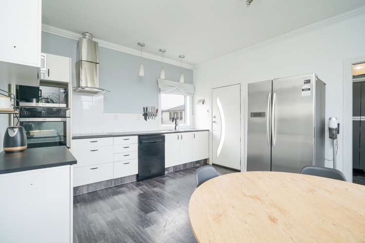 200 Pomona Street Strathern_5