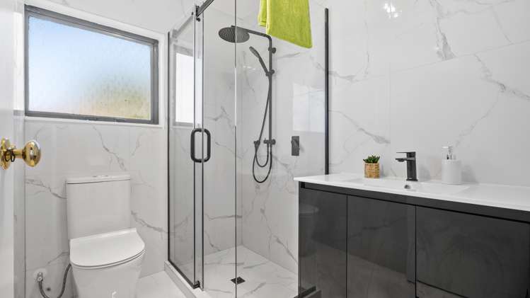 2/4 Sutton Crescent Papakura_9