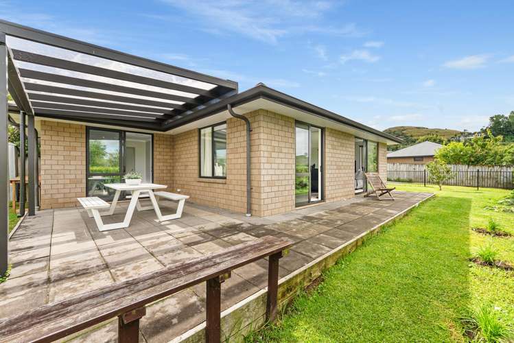 8 Ballintoy Park Drive Welcome Bay_13