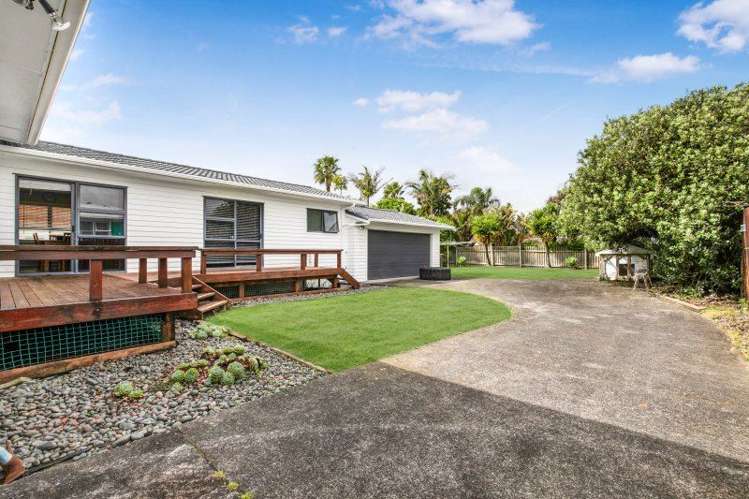 16 Montmere Avenue Te Atatu Peninsula_12