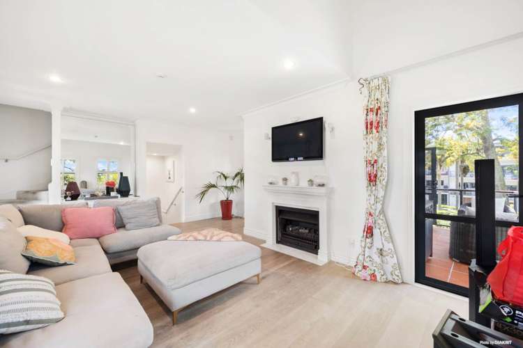 1/177 Hurstmere Road Takapuna_6
