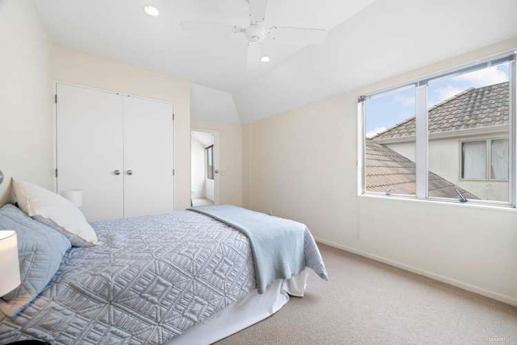 2/111 Seaview Road Glenfield_6